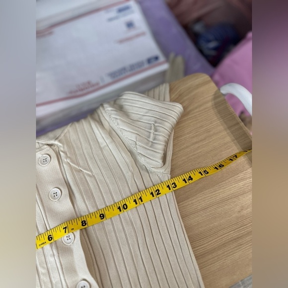 NEW GOOD AMERICAN Women’s Ribbed-Knit Polo Sweater in Ecru Sz 00/0 - Picture 11 of 13